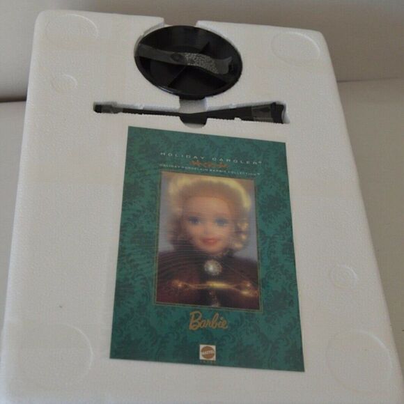 🆕NWT 1996 PORCELAIN HOLIDAY CAROLER BARBIE - Picture 3 of 7